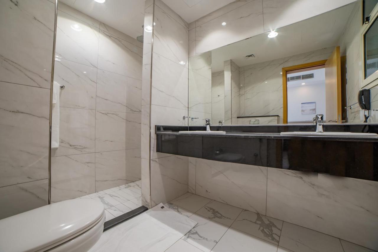 Platinum Coast Hotel Apartments フジャイラ エクステリア 写真 Bathroom