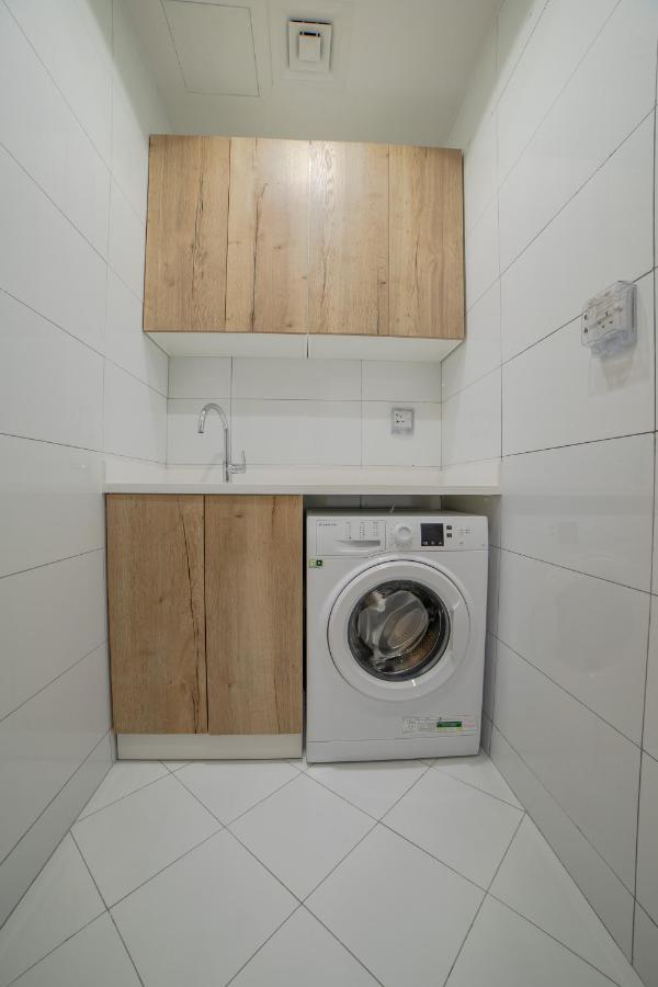 Platinum Coast Hotel Apartments フジャイラ エクステリア 写真 A washing machine in a laundry room