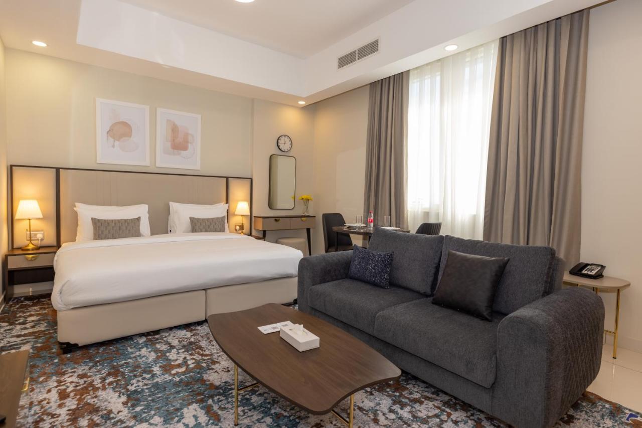 Platinum Coast Hotel Apartments フジャイラ エクステリア 写真 A room at the hotel