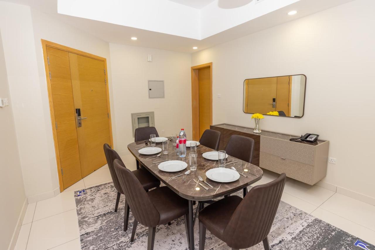 Platinum Coast Hotel Apartments フジャイラ エクステリア 写真 A dining room