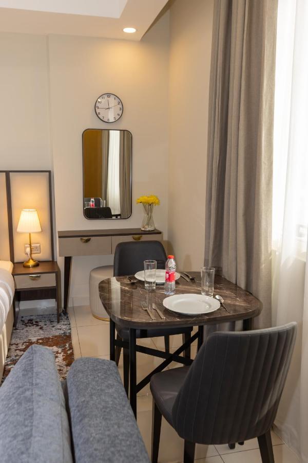Platinum Coast Hotel Apartments フジャイラ エクステリア 写真 A room at the hotel