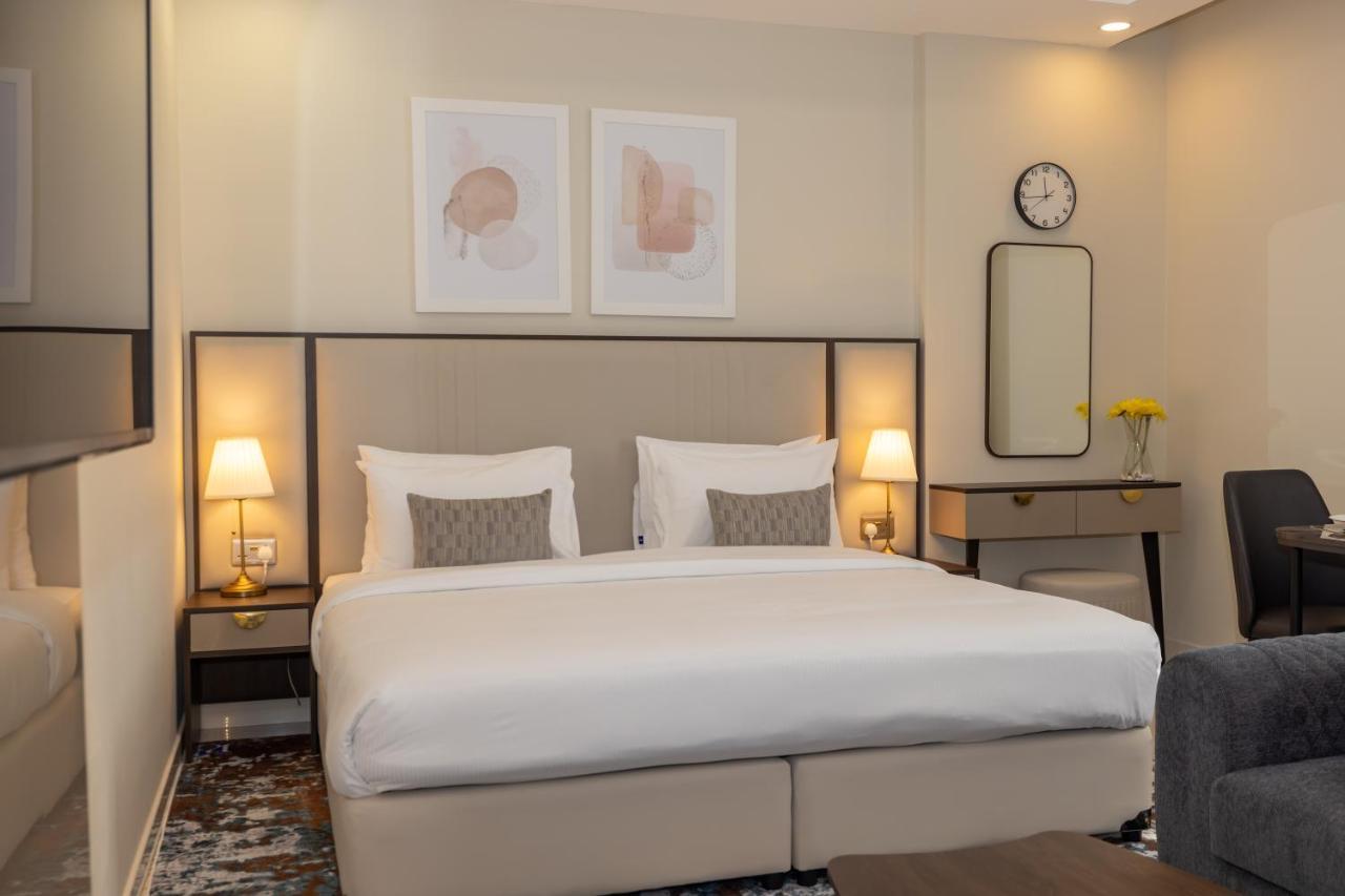 Platinum Coast Hotel Apartments フジャイラ エクステリア 写真 A bedroom at the hotel